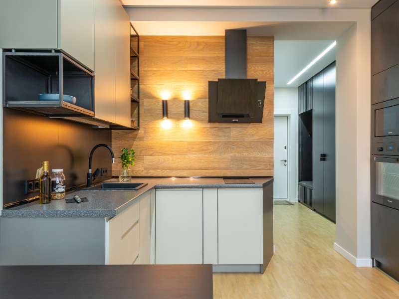 Foto de cocina equipada con amenities para apartamentos turísticos.