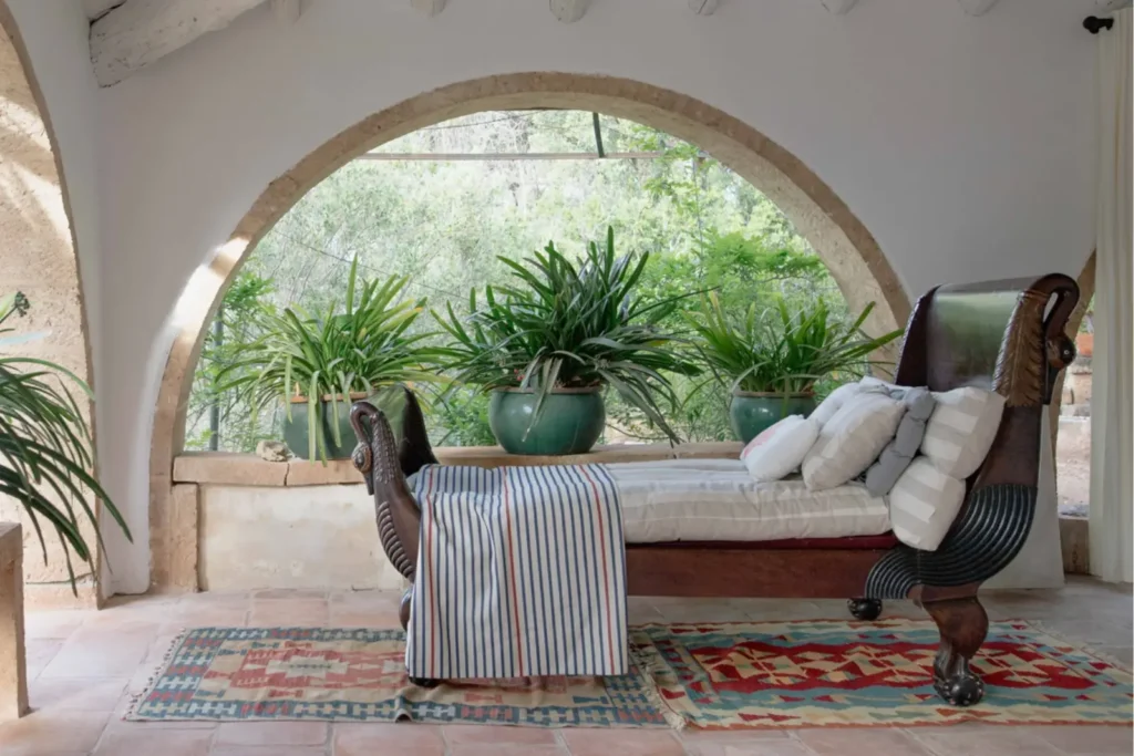 sillon de un hotel en terraza en menorca